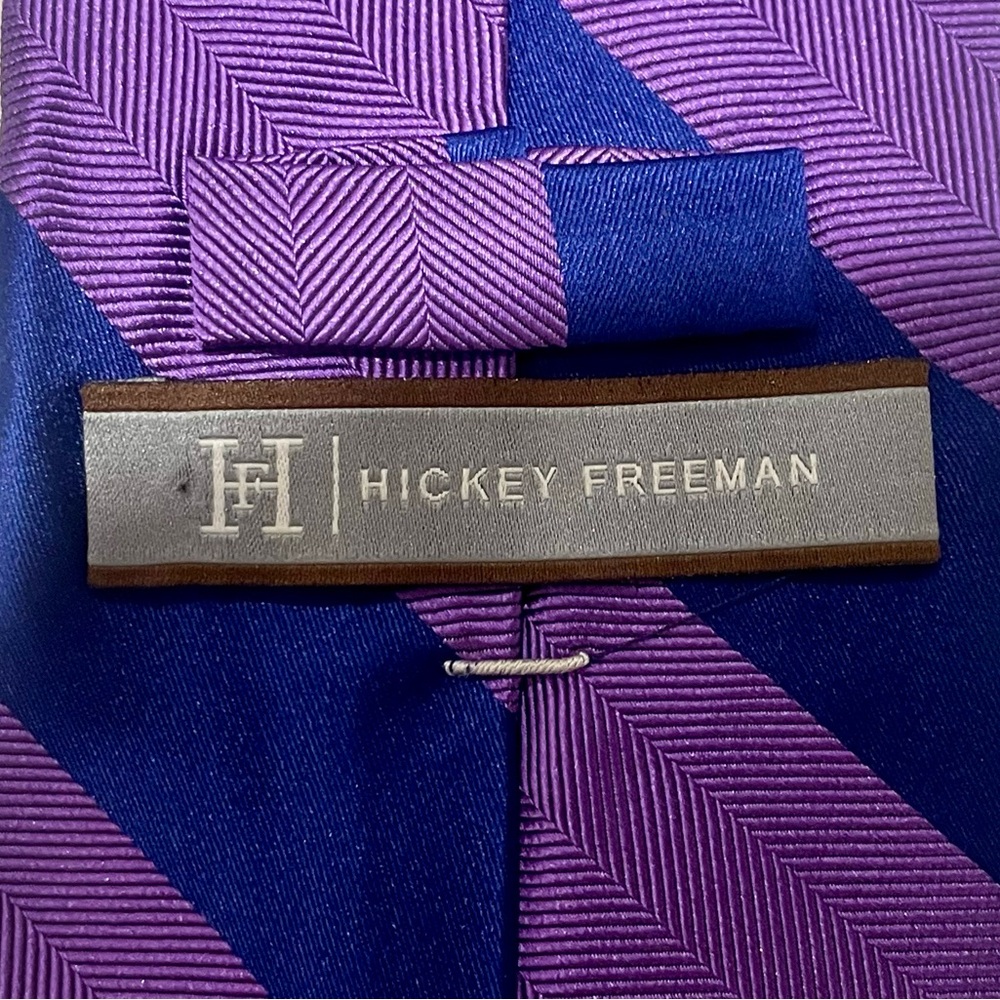 Hickey Freeman Tie – excellent condition.